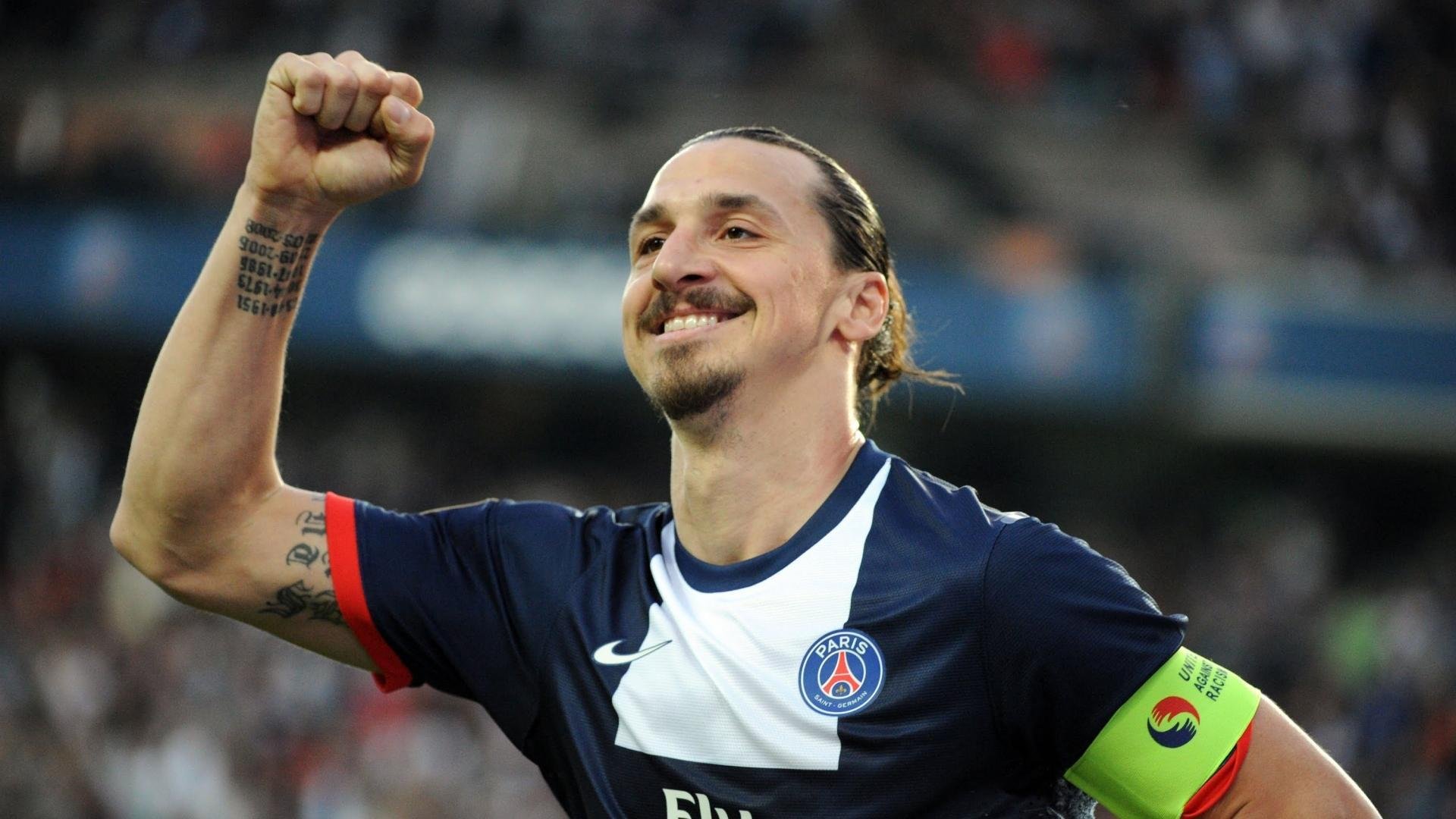 卡利亚里前锋跑位灵活打乱防线，卡利亚里战绩500