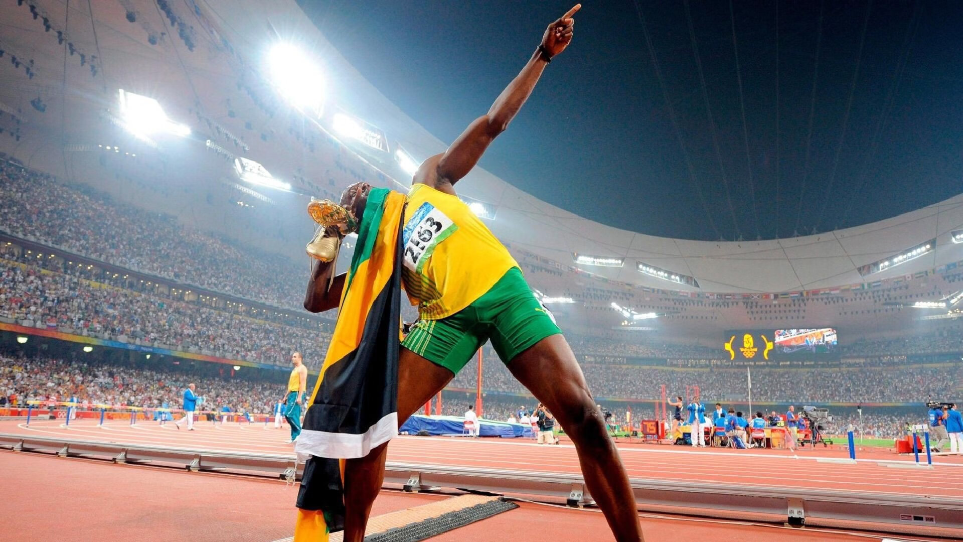 冠军划水幅度与水面高度完美契合，划水冠军表情包